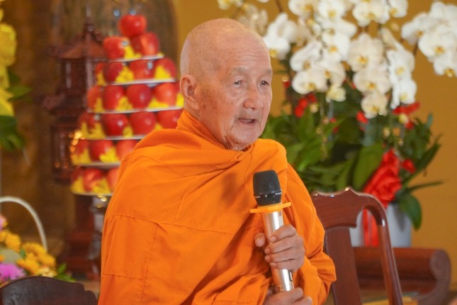 Chư tôn giáo phẩm phát biểu đóng góp ý kiến - Ảnh: Ban TT-TT HPKS