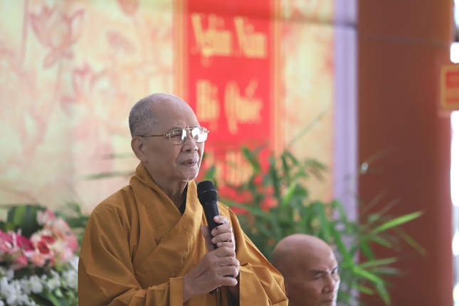 Trưởng lão Hòa thượng Thích Tâm Thủy ban đạo từ