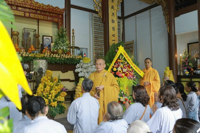 Hoà thượng Thích Quán Chơn, Chứng minh Ban Trị sự GHPGVN tỉnh Thừa Thiên Huế, trụ trì chùa Từ Ân, trưởng tử của Hoà thượng Thích Trí Quảng Hoà thượng Thích Quán Chơn, Chứng minh Ban Trị sự GHPGVN tỉnh Thừa Thiên Huế, trụ trì chùa Từ Ân, trưởng tử của Hoà thượng Thích Trí Quảng