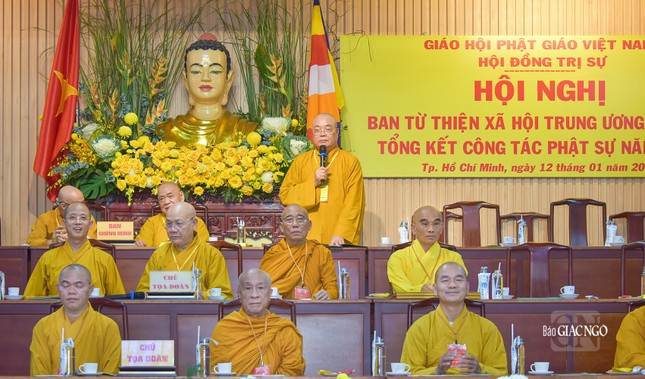 Hòa thượng Thích Thanh Nhiễu ban đạo từ