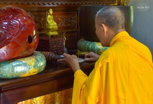 Công việc bận rộn nhưng chư Tăng vẫn luôn giữ các thời khóa thiền môn