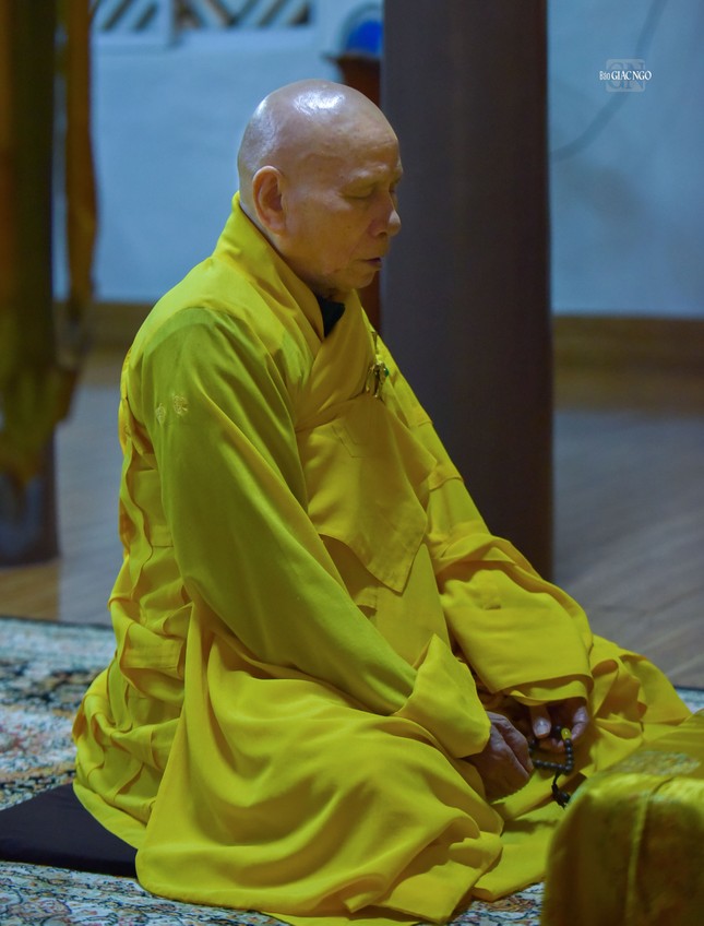 Tĩnh lặng lại giữa dòng thời gian trôi