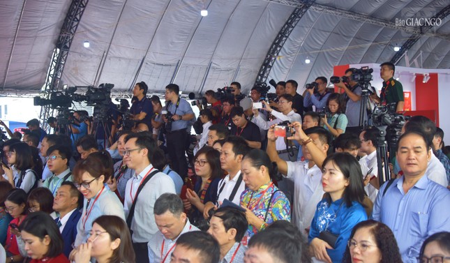 Hội báo thu hút hàng ngàn phóng viên, nhà báo khắp đất nước về tham dự Hội báo thu hút hàng ngàn phóng viên, nhà báo khắp đất nước về tham dự