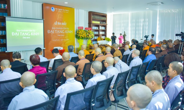 Lễ ra mắt bản kinh Trường A-hàm, tập đầu tiên của bộ Đại Chánh tân tu Đại tạng kinh (Việt dịch) của Viện Nghiên cứu Châu Á đánh dấu thêm một đơn vị ngoài Giáo hội chủ trương thực hiện dịch và xuất bản Đại tạng kinh