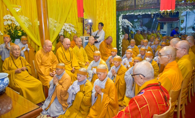 Chư tôn đức tham dự buổi lễ