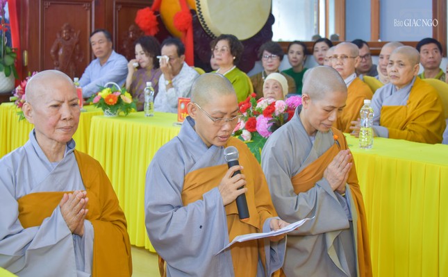 Ni sư Thích nữ Thánh Ngọc phát biểu tri ân Ni sư Thích nữ Thánh Ngọc phát biểu tri ân