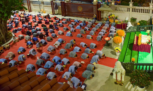 Chí thành đảnh lễ