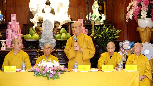 Hòa thượng Thích Hải Ấn phát biểu đóng góp ý kiến Hòa thượng Thích Hải Ấn phát biểu đóng góp ý kiến