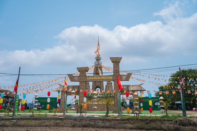 Mô hình kỳ đài Phật đản bằng chất liệu tre thiên nhiên