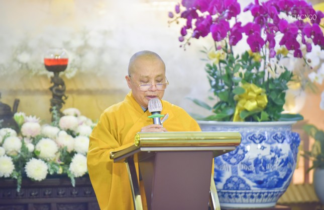 Hòa thượng Thích Hạnh Trí tuyên đọc Thông điệp Phật đản của Đức Pháp chủ.