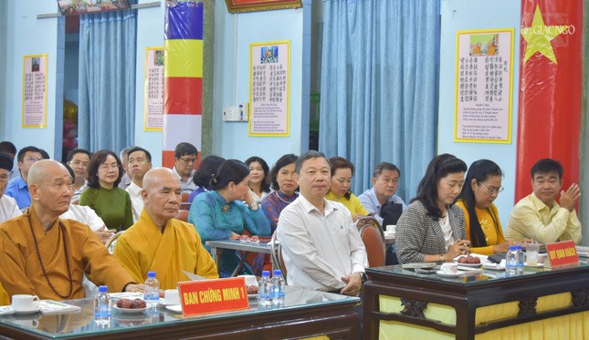 Chư tôn đức, đại diện chính quyền, tôn giáo bạn tham dự