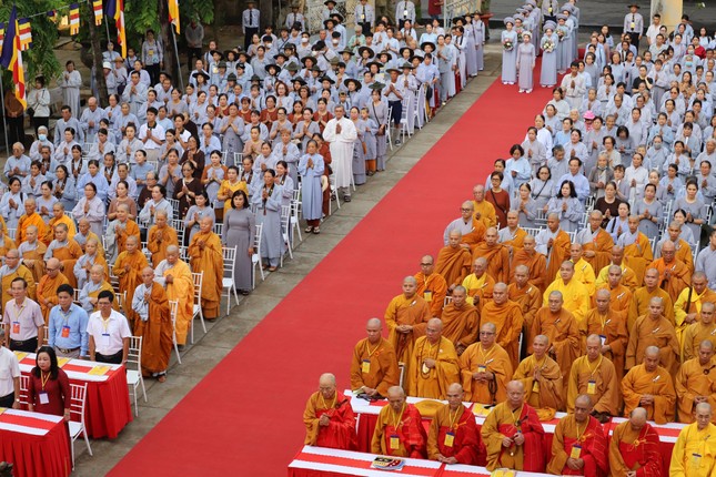 Chư tôn đức, chính quyền, Phật tử tham dự Chư tôn đức, chính quyền, Phật tử tham dự
