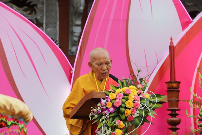 Hòa thượng Thích Đồng Tiến tuyên đọc Diễn văn Phật đản Hòa thượng Thích Đồng Tiến tuyên đọc Diễn văn Phật đản