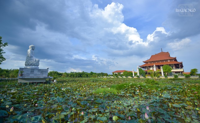 Hạ trường tập trung Học viện Phật giáo VN tại TP.HCM (xã Lê Minh Xuân, H.Bình Chánh) có gần 1.000 hành giả là Tăng Ni sinh an cư