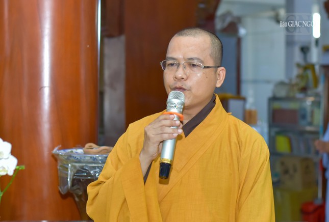 Thượng tọa Thích Đức Thông, Phó ban kiêm Chánh Thư ký Ban Trị sự Phật giáo H.Nhà Bè báo cáo tình hình an cư tại hạ trường chùa Đức Phú