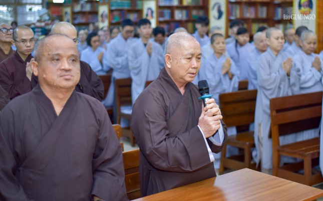 Hòa thượng Thích Hoằng Tri, trụ trì chùa Vạn Đức cùng các hành giả an cư tri ân Hòa thượng Thích Lệ Trang đã quang lâm chia sẻ thời pháp thoại hữu ích