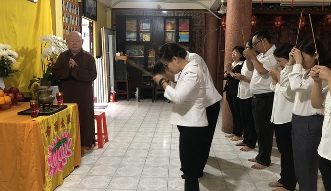 Chùa Liên Hoa (Q.11) cũng thiết trí bàn thờ, tổ chức tưởng niệm Tổng Bí thư Nguyễn Phú Trọng nhằm tri ân công lao to lớn của vị lãnh đạo đối với đất nước Chùa Liên Hoa (Q.11) cũng thiết trí bàn thờ, tổ chức tưởng niệm Tổng Bí thư Nguyễn Phú Trọng nhằm tri ân công lao to lớn của vị lãnh đạo đối với đất nước