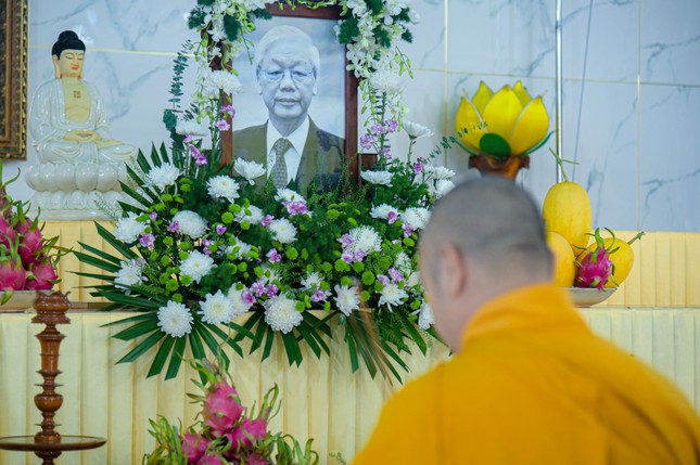 Bàn thờ Tổng Bí thư Nguyễn Phú Trọng do Ban Trị sự GHPGVN H.Củ Chi thiết trí tại chùa Pháp Thành - Ảnh: Tâm Quý Bàn thờ Tổng Bí thư Nguyễn Phú Trọng do Ban Trị sự GHPGVN H.Củ Chi thiết trí tại chùa Pháp Thành - Ảnh: Tâm Quý