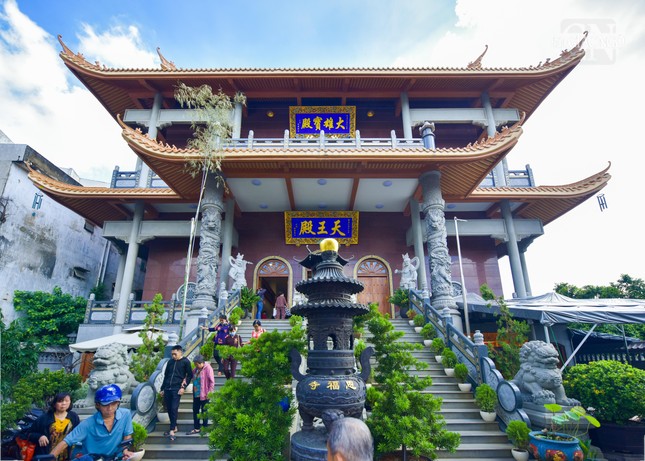 Truyền thống đi chùa, lễ Phật, tham gia các thiện sự để hồi hướng cho người thân của mình đã được cộng đồng Phật tử người Hoa duy trì từ đời này sang đời khác