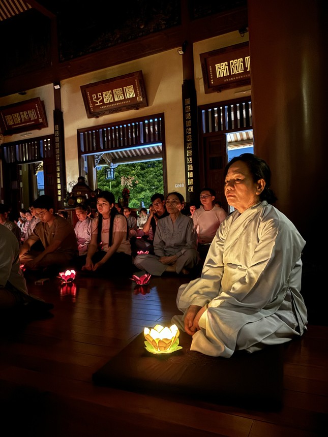 Đây là những giây phút lắng đọng tâm hồn của mỗi người con khi nghĩ về công ơn của những bậc sinh thành