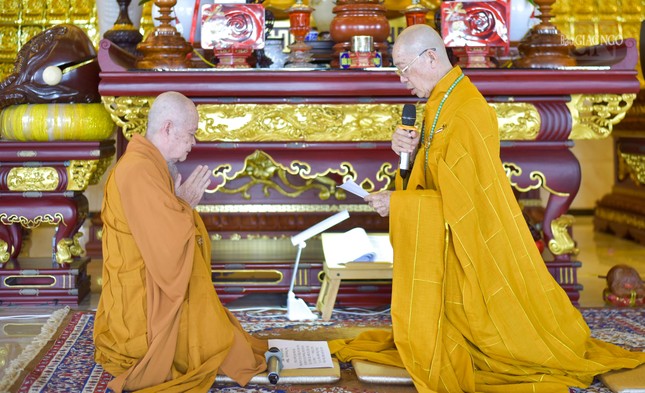 Nhị vị Hòa thượng đối thú Tự tứ Nhị vị Hòa thượng đối thú Tự tứ