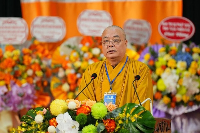 Trưởng lão Hòa thượng Thích Thanh Nhiễu ban đạo từ chứng minh Trưởng lão Hòa thượng Thích Thanh Nhiễu ban đạo từ chứng minh