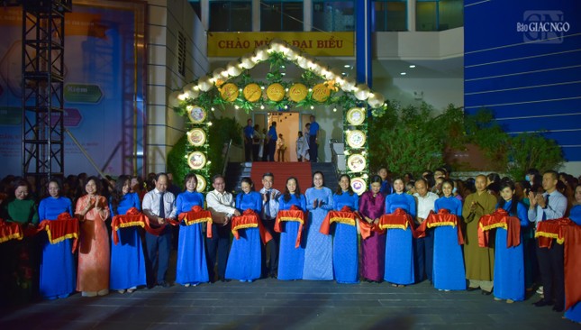 Cắt băng khai mạc ngày hội buffet chay Chung một tấm lòng năm 2024 Cắt băng khai mạc ngày hội buffet chay Chung một tấm lòng năm 2024