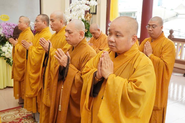 Chư tôn đức Ban Trị sự Phật giáo TP.HCM tham dự