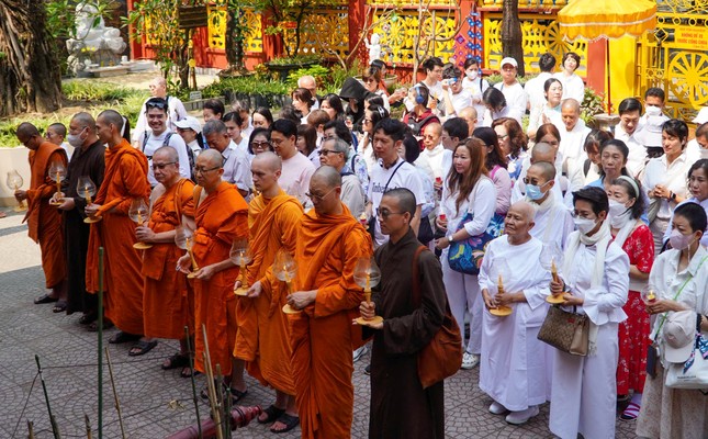 Đoàn tụng kinh cầu bình an cho người dân bị ảnh hưởng bởi động đất tại Myanmar và Thái Lan
