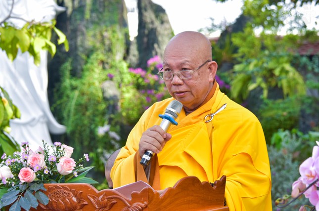 Thượng toạ Thích Thiện Từ đọc Diễn văn Phật đản của Trưởng lão Hòa thượng Chủ tịch Hội đồng Trị sự