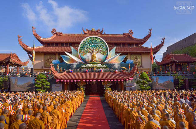 Chư tôn đức Tăng Ni TP.HCM tham dự Đại lễ Phật đản tại Việt Nam Quốc Tự Chư tôn đức Tăng Ni TP.HCM tham dự Đại lễ Phật đản tại Việt Nam Quốc Tự