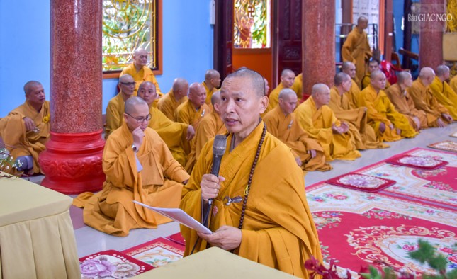 Thượng tọa Thích Minh Quang báo cáo công tác tổ chức khóa An cư kiết hạ Phật lịch 2569 của Ban Trị sự GHPGVN Q.1 Thượng tọa Thích Minh Quang báo cáo công tác tổ chức khóa An cư kiết hạ Phật lịch 2569 của Ban Trị sự GHPGVN Q.1