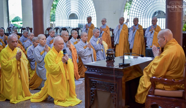 Hòa thượng Thích Hoằng Tri tác bạch thỉnh cầu Trưởng lão Hòa thượng Thích Thiện Nhơn ban lời sách tấn các hành giả