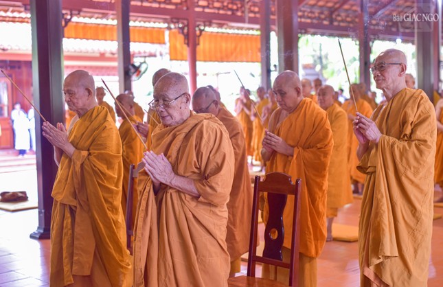 Thành kính dâng hương tưởng niệm Thành kính dâng hương tưởng niệm