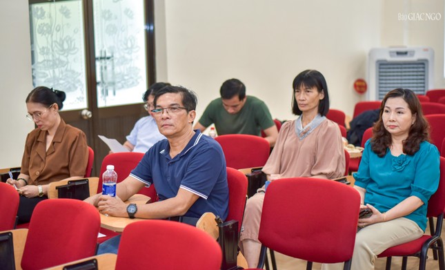 Cán bộ, phóng viên, nhân viên đại diện các phòng ban trực thuộc Báo Giác Ngộ tham dự buổi họp