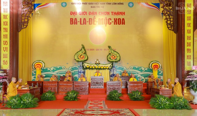 Hội đồng Thập sư đàn Tỳ-kheo cung thỉnh Trưởng lão Hòa thượng Thích Thiện Nhơn đương vi Đường đầu Hòa thượng; Hòa thượng Thích Minh Thông làm Yết-ma A-xà-lê; Hòa thượng Thích Quang Nhuận, làm Giáo thọ A-xà-lê