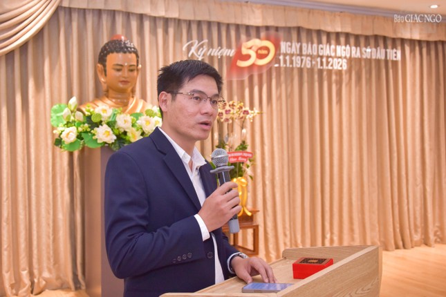 Thạc sĩ Trần Nam cảm ơn Báo Giác Ngộ và các nhà hảo tâm đã quan tâm, tổ chức chương trình giúp đỡ các em học sinh, sinh viên