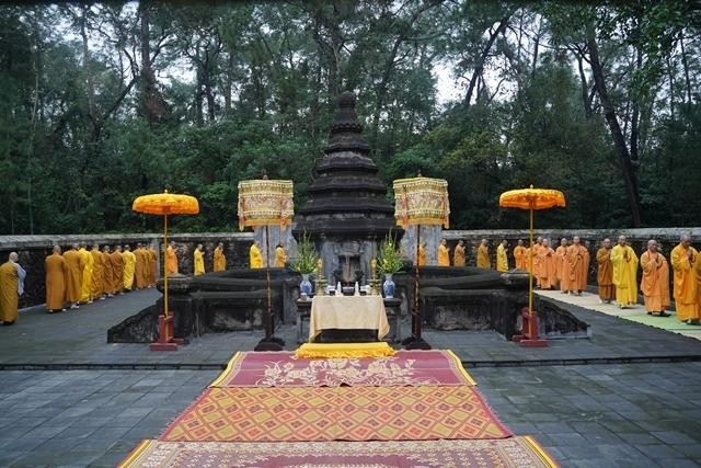 Chúa Võ Vương Nguyễn Phúc Khoát (1738-1765) rất mến đạo hạnh của ngài, thường đến đàm đạo và thỉnh ngài vào cung để bàn luận Phật pháp nhưng ngài khéo từ chối không vào Chúa Võ Vương Nguyễn Phúc Khoát (1738-1765) rất mến đạo hạnh của ngài, thường đến đàm đạo và thỉnh ngài vào cung để bàn luận Phật pháp nhưng ngài khéo từ chối không vào