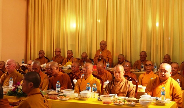 Hòa thượng Thích Tịnh Hạnh ban đạo từ - Ảnh: Pháp Hiện