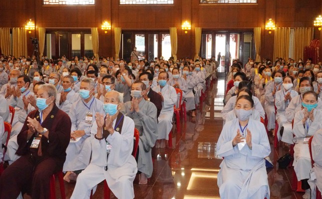 Đông đảo Phật tử tham dự lễ tổng kết tại Việt Nam Quốc Tự Đông đảo Phật tử tham dự lễ tổng kết tại Việt Nam Quốc Tự