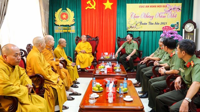 Thiếu tướng Trần Thắng Phúc, Phó Cục trưởng Cục An ninh Nội địa - Bộ Công an tiếp đoàn GHPGVN đến thăm, chúc Tết - Ảnh: PSO Thiếu tướng Trần Thắng Phúc, Phó Cục trưởng Cục An ninh Nội địa - Bộ Công an tiếp đoàn GHPGVN đến thăm, chúc Tết - Ảnh: PSO