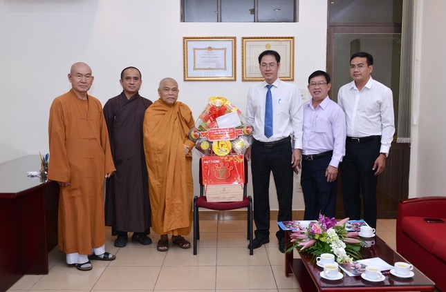 Ủy ban MTTQVN TP.HCM chúc Tết tại tòa soạn Báo Giác Ngộ - Ảnh: Bảo Toàn