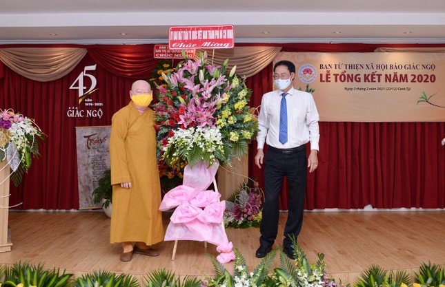 Ủy ban MTTQVN TP.HCM tặng hoa chúc mừng