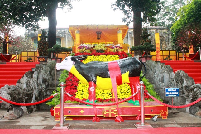 Lễ tiến xuân ngưu được tái hiện vào dịp xuân Tân Sửu năm nay là một hoạt động đặc sắc tại khu di sản Hoàng thành Thăng Long phục vụ khách tham quan và góp phần gìn giữ các nét đẹp văn hóa của dân tộc Lễ tiến xuân ngưu được tái hiện vào dịp xuân Tân Sửu năm nay là một hoạt động đặc sắc tại khu di sản Hoàng thành Thăng Long phục vụ khách tham quan và góp phần gìn giữ các nét đẹp văn hóa của dân tộc