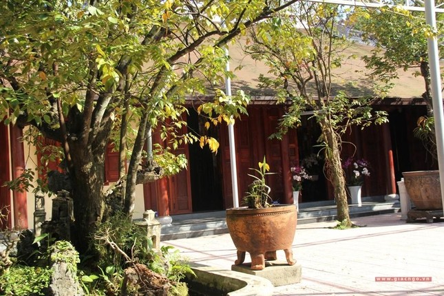 Mặt phía sau hậu tổ chùa