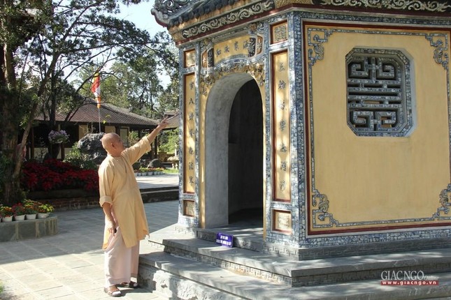 Trước khi hạ giải, chùa cho chụp ảnh lại toàn bộ các họa tiết làm tư liệu trùng tu