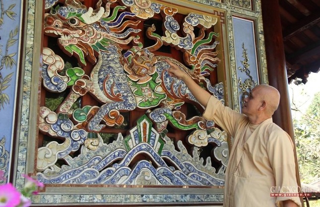Thượng tọa Thích Từ Đạo cho biết: Tất cả các hoa văn trang trí điều dựa trên nguyên bản.