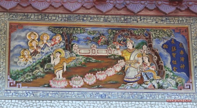 Các họa tiết phong cảnh được nghệ nhân thực hiện tỷ mỉ