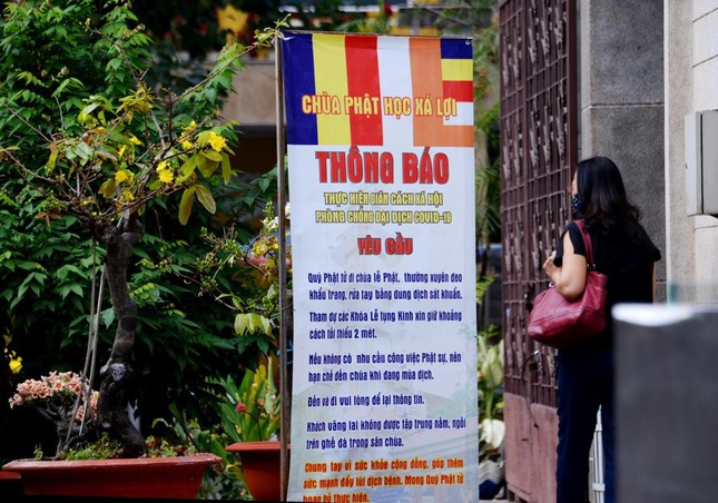 Bảng thông báo tại chùa Xá Lợi, quận 3 - Ảnh: Bảo Toàn Bảng thông báo tại chùa Xá Lợi, quận 3 - Ảnh: Bảo Toàn