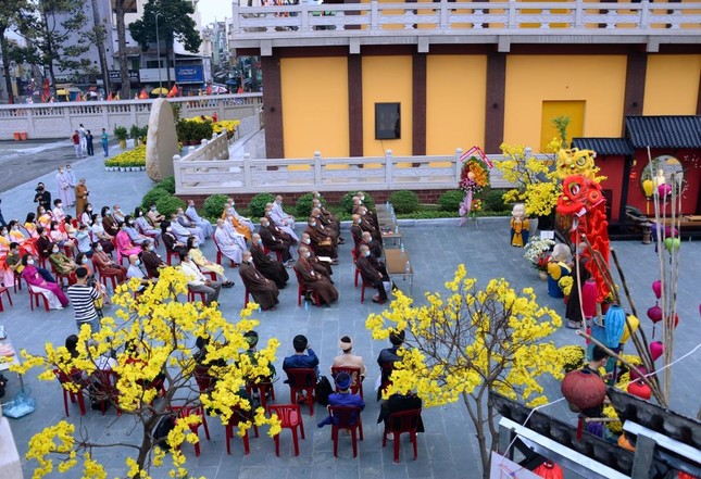 Khai mạc Phố ông đồ do Ban Văn hóa Phật giáo TP.HCM tổ chức tại Việt Nam Quốc Tự chiều 7-2 Khai mạc Phố ông đồ do Ban Văn hóa Phật giáo TP.HCM tổ chức tại Việt Nam Quốc Tự chiều 7-2